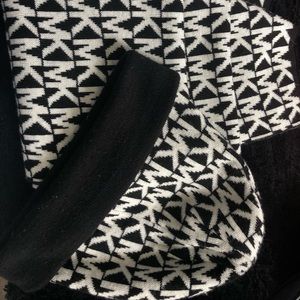 MK hat & scarf set